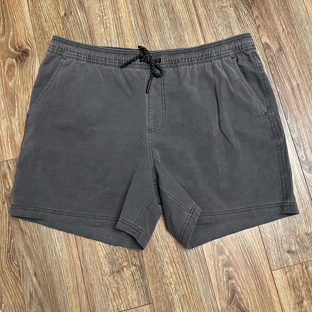 Bare bottom volley short